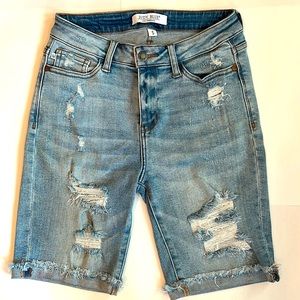 Judy Blue distressed Bermuda shorts woman’s size small light blue high waisted